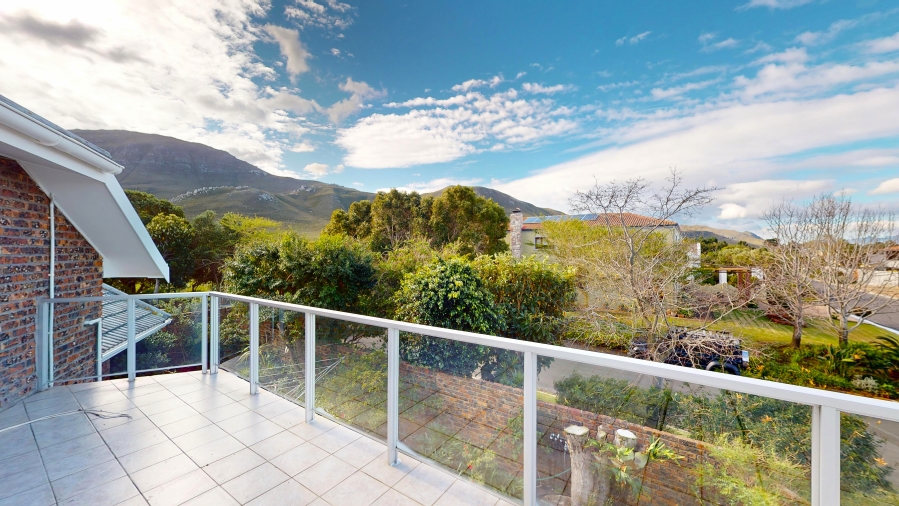 3 Bedroom Property for Sale in Heuningkloof Western Cape